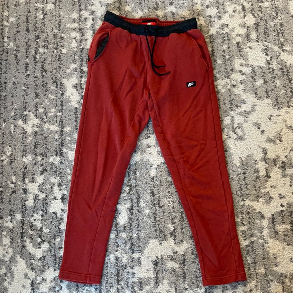 Nike sweatpants size medium